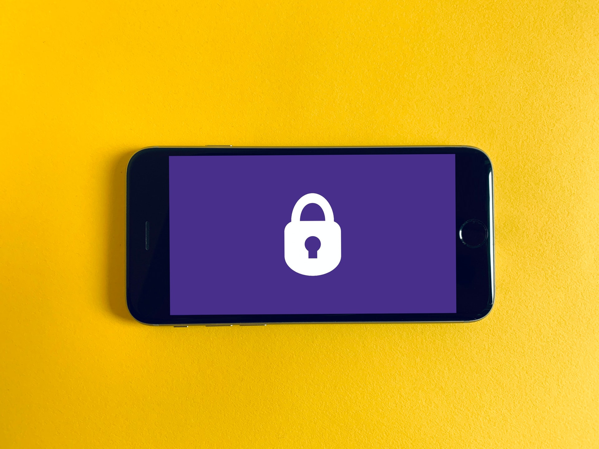 Hiding Sensitive Data In The Background with Xamarin